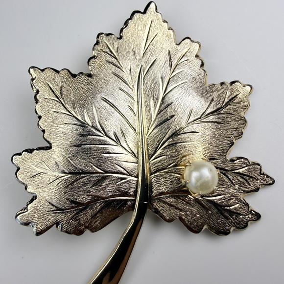 Sarah Coventry Maple Leaf Brooch - Picture 2 of 11